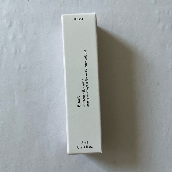 Glossier G Suit Soft touch lip crème color PILOT NWT - Picture 4 of 9